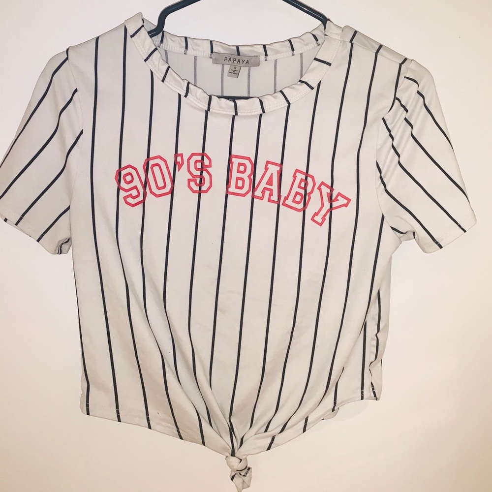 Super cute 90’s baby cropped stripped shirt!